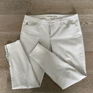 Michael Kors skinny jeans size 10, very forgiving 🙏🏻😊👍🏻. Colour is silver